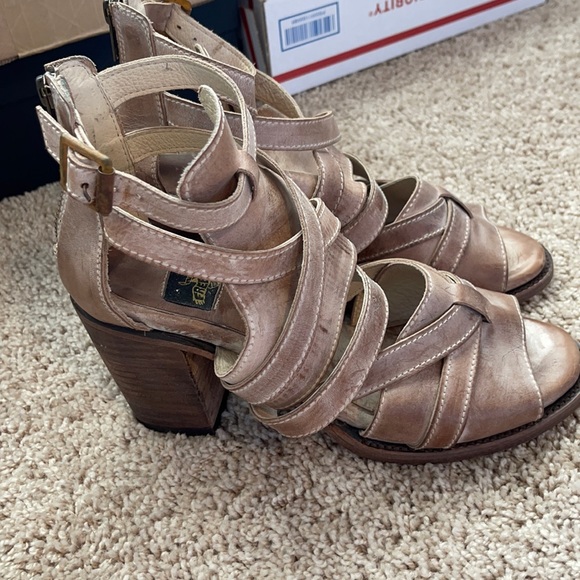 Freebird by Steven Shoes - Freebird Claw in light taupe leather
